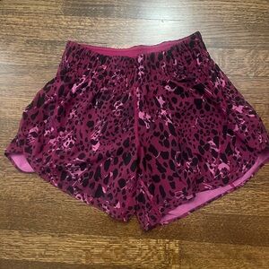 Lululemon size 6 track that shorts